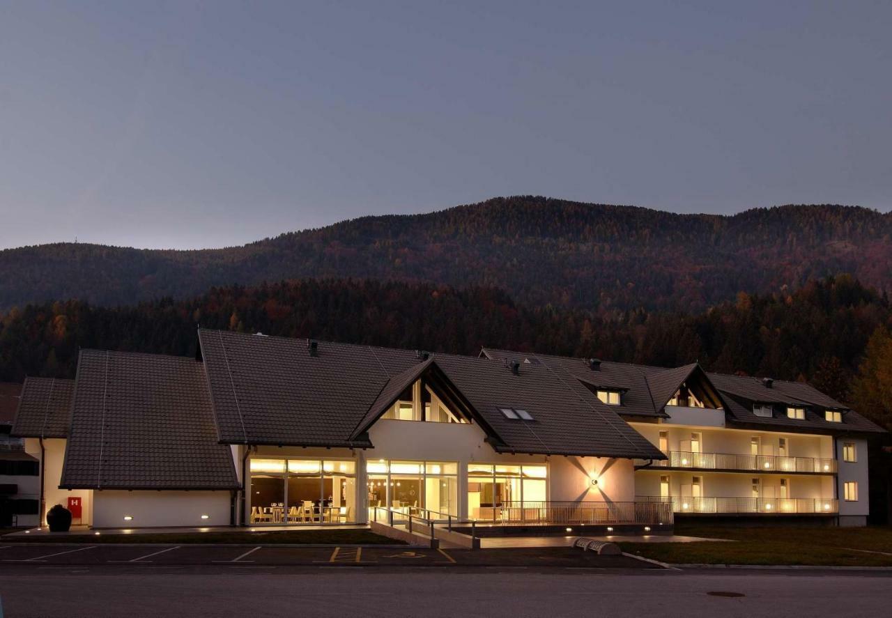 Klass 103 Kranjska Gora Bagian luar foto