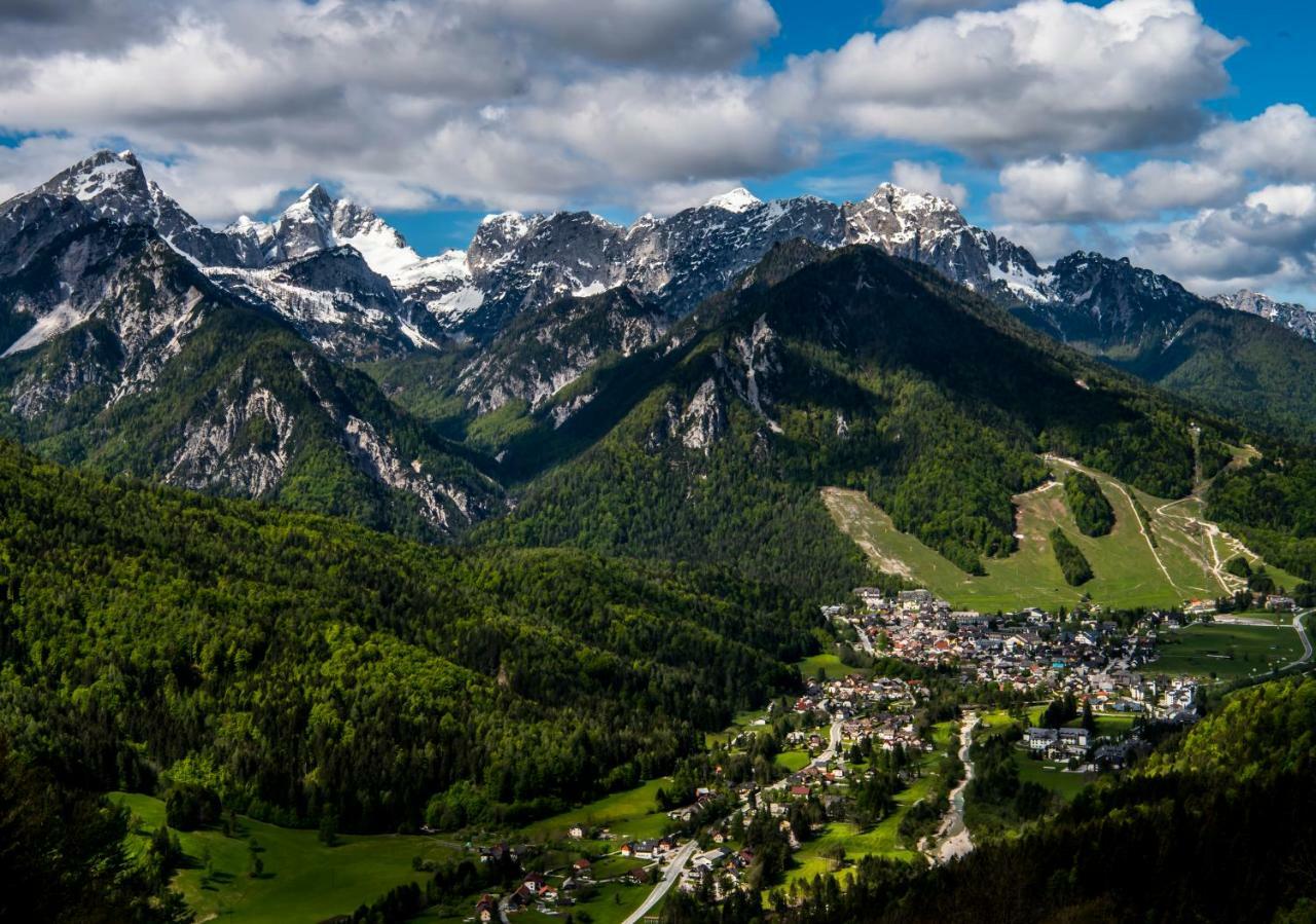 Klass 103 Kranjska Gora Bagian luar foto